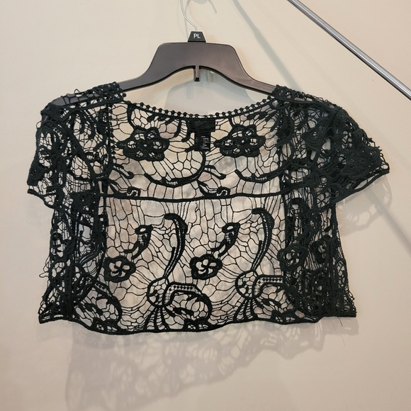 Rue21 floral lace shrug - Picture 4 of 4